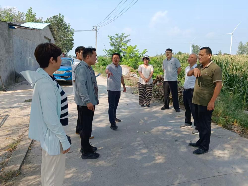 市县农普办赴临涣镇刘油坊村实地核查建筑物标绘和普查区划分工作质量